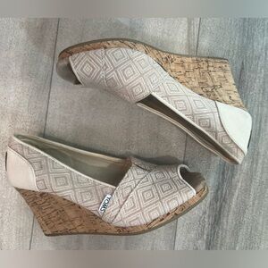 TOMS Women's Beige Slip-On wedges